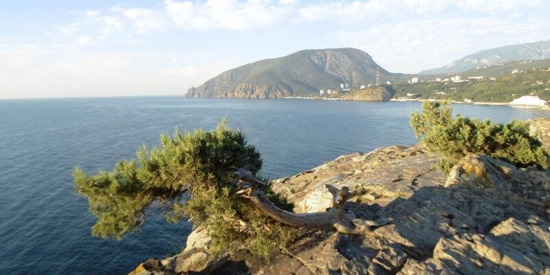 Утес-вид-на-Аю-Даг